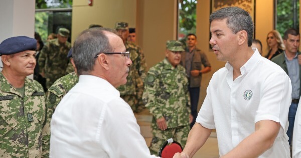 Santi condecora a policías y militares del Operativo Dakovo, pero Dirisio sigue prófugo