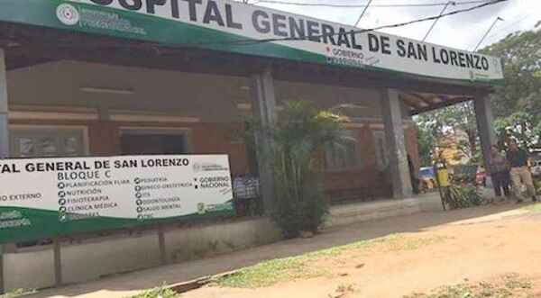 Policía pierde control de su moto, impacta contra auto y muere