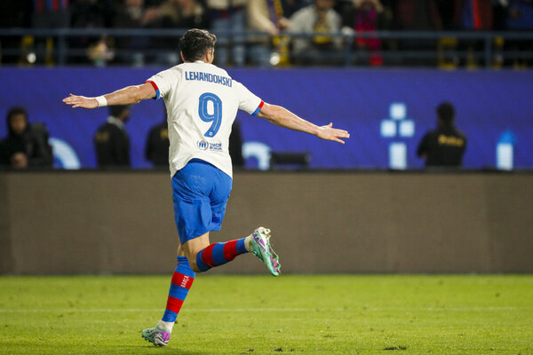 Versus / Barcelona supera a Osasuna y se cita con el Real Madrid en la final de la Supercopa