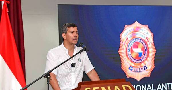 La Nación / Peña condecora a los agentes de la Senad que participaron de operativos