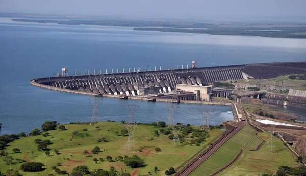 Itaipú ya está con restricciones administrativas porque no define su tarifa 2024 - Economía - ABC Color