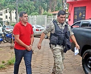 Detienen y procesan a hijo de concejal departamental involucrado en estafa - La Clave