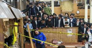 Diario HOY |  Escuchaba a judíos bajo su piso, nadie le creyó: hallaron túnel secreto en una sinagoga