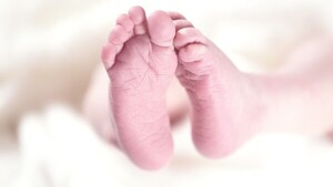 Abandonan a un bebé en Asunción: La madre dijo que iba a comprar leche y desapareció