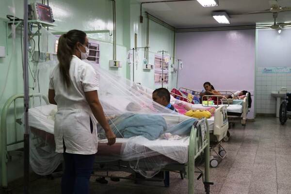 Dengue empuja a reorganizar áreas en Clínicas •