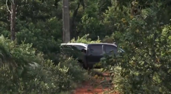 HALLAN CAMIONETA ROBADA TRAS LA MASACRE EN AMAMBAY - Itapúa Noticias