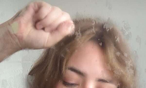 El baño hot de “Onichan”