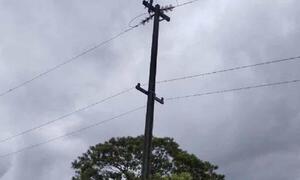 Hombre muere electrocutado al intentar reponer la energía eléctrica en el barrio – Prensa 5