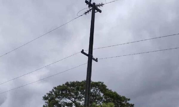 Hombre muere electrocutado al intentar reponer la energía eléctrica en el barrio – Prensa 5