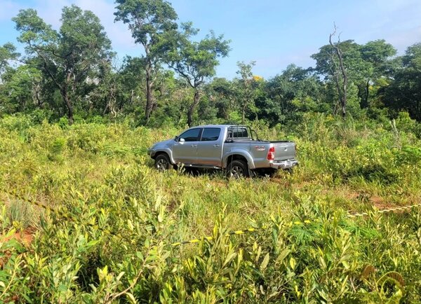 Amambay: hallan camioneta robada tras asesinato de seis personas en estancia · Radio Monumental 1080 AM