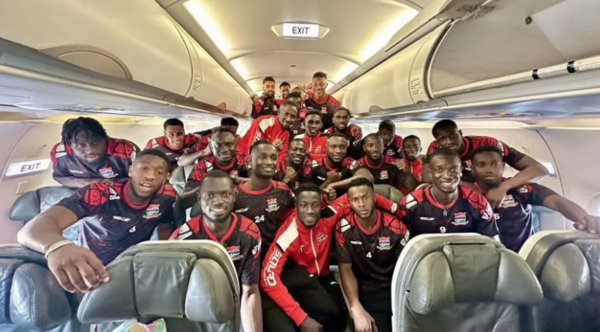 Versus / La selección de Gambia zafa de morir en pleno vuelo