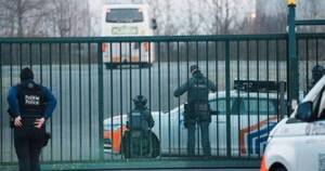 La Nación / Policía belga detiene un autobús por una conversación