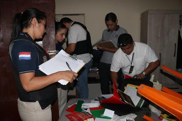 Funcionarios estarían borrando evidencias de presunta estafa de IPS | 1000 Noticias
