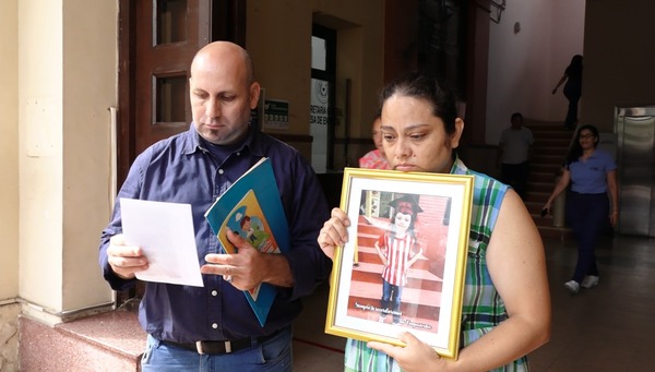 Padres denuncian negligencia médica tras muerte de su pequeña hija por dengue - Unicanal