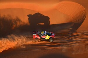 Versus / Loeb gana la 6ª etapa del Dakar por delante del nuevo líder Carlos Sainz