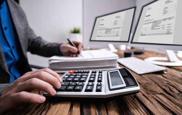 Ser eficientes es mucho m谩s sano que incrementar impuestos - Revista PLUS