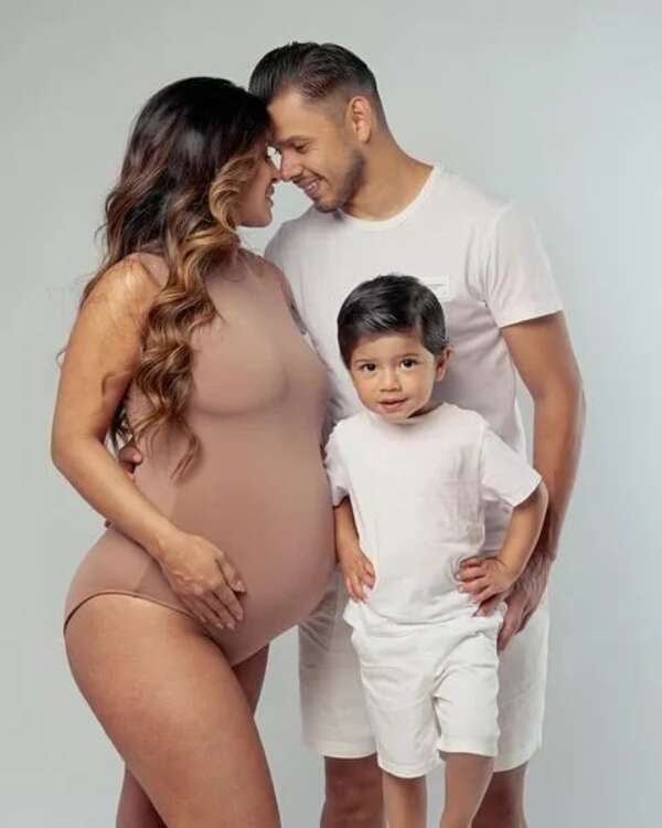 Ángel Romero y Gabriela Miskinich, a días de la llegada de su segundo hijo - Gente - ABC Color