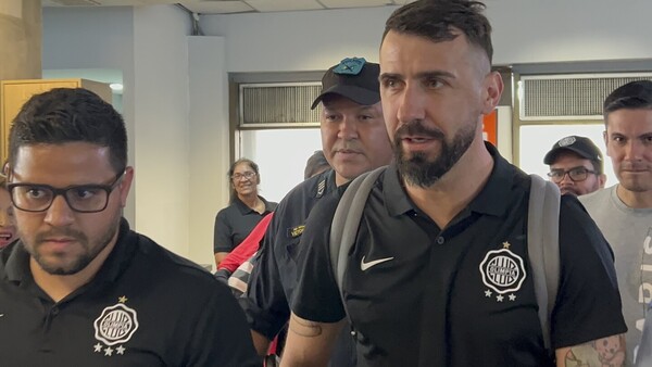 Lucas Pratto llegó al país y ya se hizo querer por el hincha de Olimpia