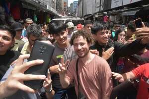 Video: visita de youtuber Luisito Comunica causa furor en Ciudad del Este  - ABC en el Este - ABC Color
