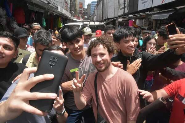 Video: visita de youtuber Luisito Comunica causa furor en Ciudad del Este - ABC en el Este - ABC Color