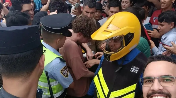 Luisito Comunica visita Ciudad del Este y genera alboroto