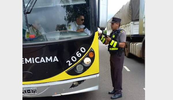 ¡Locura! Chofer de bus que iba ashá, manejaba jaguare