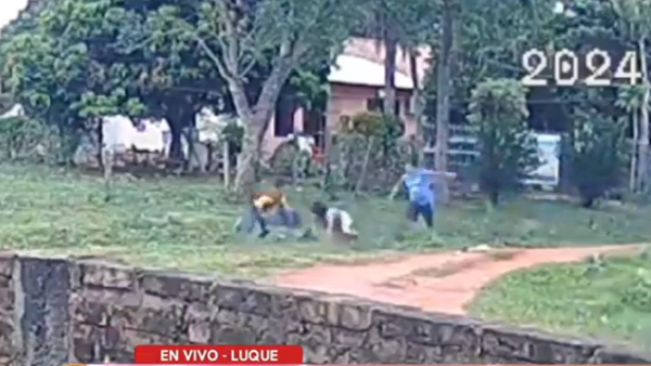 Video: Papá redujo a motochorro que asaltó a su hija de 14 años