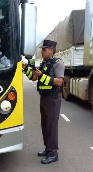 Chofer de bus internacional dio positivo al alcotest  - Nacionales - ABC Color