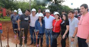 La Nación / Juan Carlos Baruja visitó viviendas en construcción