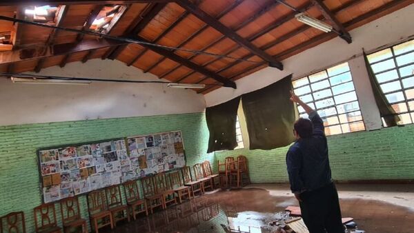 MEC gasta en millonarios alquileres, mientras centenaria escuela se cae a pedazos - Oasis FM 94.3