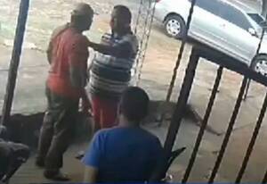 Matan a karai en ronda de tragos