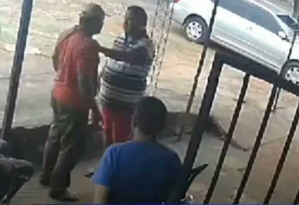 Matan a karai en ronda de tragos