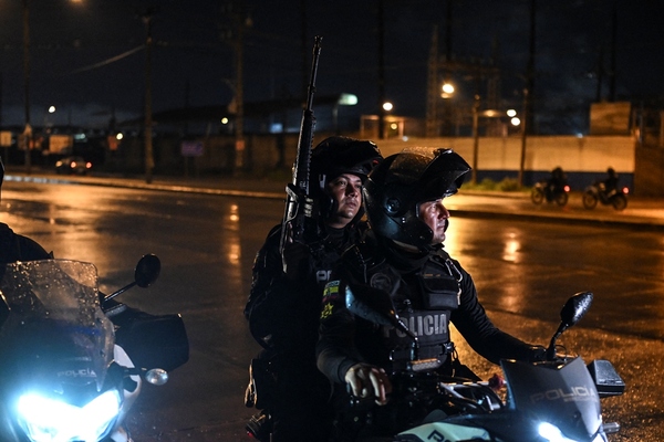 Ecuador confirma que 170 personas siguen como rehenes en varias cárceles - .::Agencia IP::.