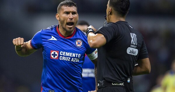 Versus / Sin pelos en la lengua: El DT del Cruz Azul reveló todo el problema con Juan Escobar