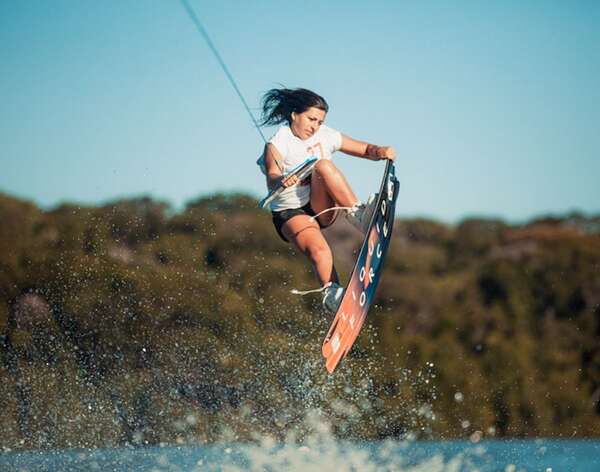 Wakeboard y aeroyoga, las atracciones de San Bernardino