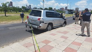 Atacan a balazos una camioneta en la costanera de Asunción - La Tribuna