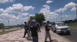¿¡Ha upei!?: Encuentran una camioneta llena de balazos en plena Costanera