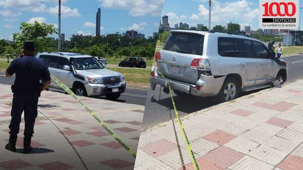 Atacan a balazos camioneta en aparente intento de asalto | 1000 Noticias