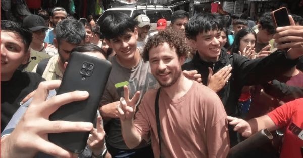 ¡Sorpresa! Luisito Comunica causa furor en Ciudad del Este - EPA