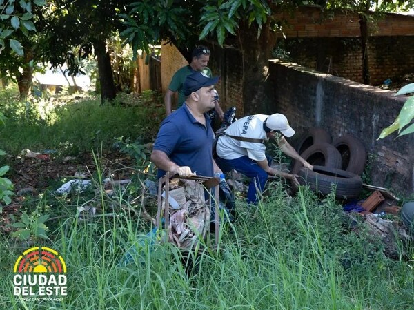Municipalidad ejecuta acciones contra el dengue en barrios de CDE - ADN Digital