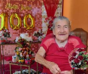 Familiares festejaron por los 100 años de vida de la señora María Juana Bogado Cáceres - Noticiero Paraguay