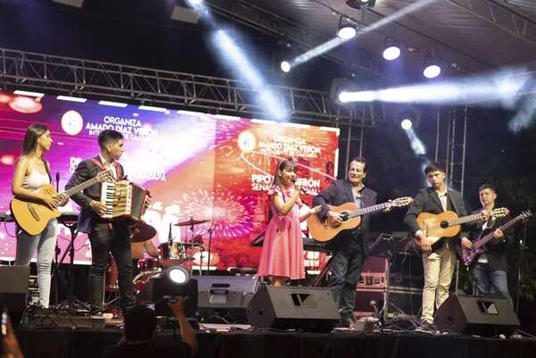 Clari Luz y banda Capiibary fueron los preferidos en la Serenata a Caazapá - Nacionales - ABC Color