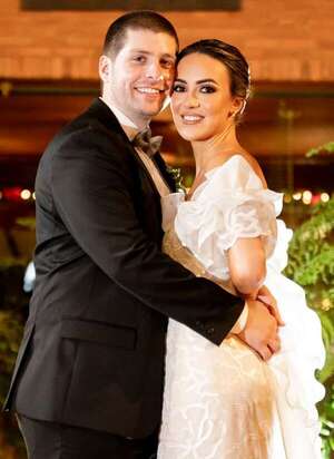 Mireya Gómez Kent y Sebastián Silvera Achón dieron el sí - Sociales - ABC Color