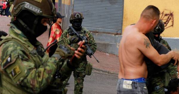 La Nación / Ecuador: 170 funcionarios están retenidos por presos