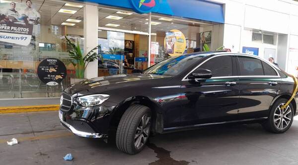 Asaltan y disparan a un hombre de 77 años en una estación de servicio - Noticiero Paraguay