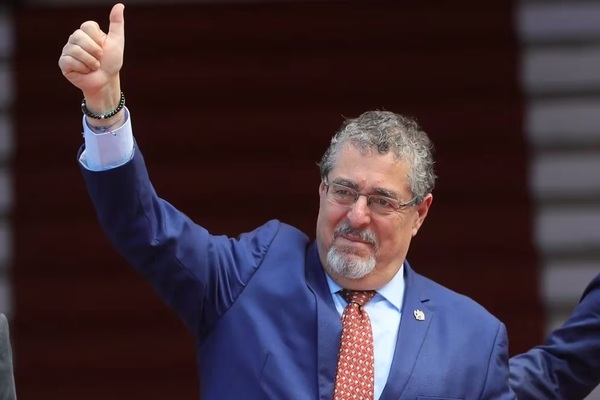 Arévalo de León asume la presidencia de Guatemala tras meses de tensión - ADN Digital