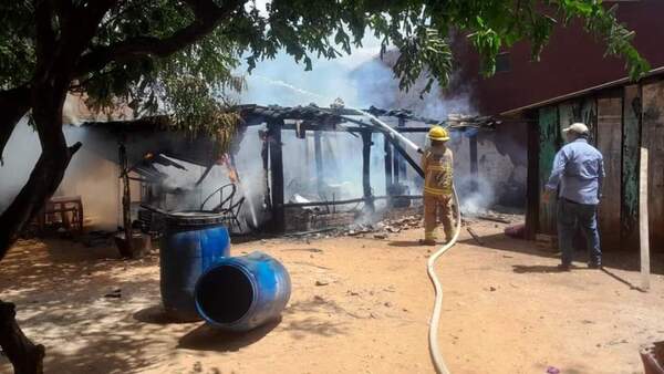 Familias perdieron todo tras incendio de casas en Canindeyú y Concepción