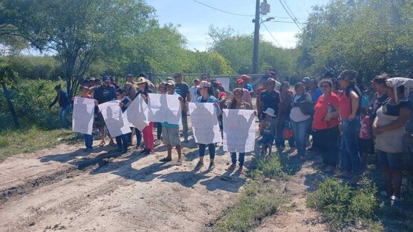 Pobladores de Bahía Negra rechazan pésimo servicio de la ANDE y piden volver a los generadores