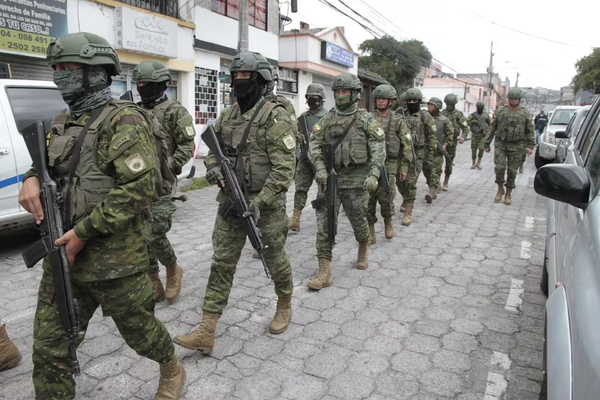 Ecuador confirmó la liberación de todos los funcionarios que permanecían como rehenes en siete cárceles del país - Megacadena - Diario Digital