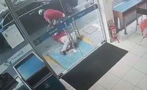 Septuagenario asaltado, golpeado y herido de bala en estación de servicio - Policiales - ABC Color